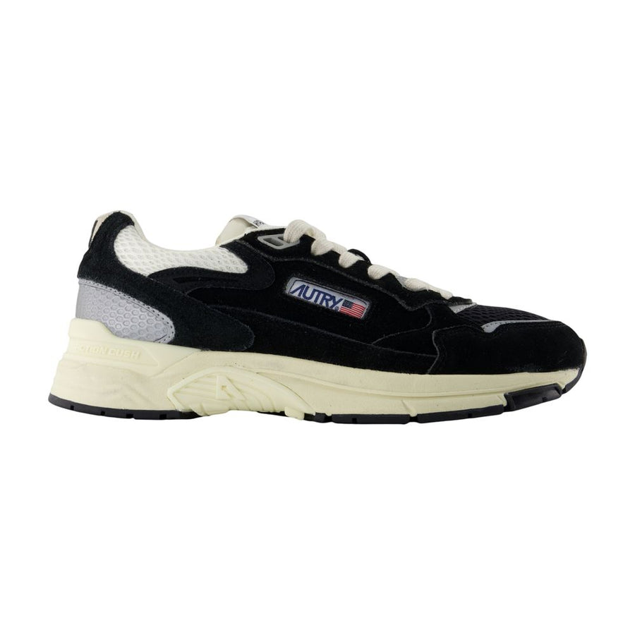 Autry Calfskin sneaker in black