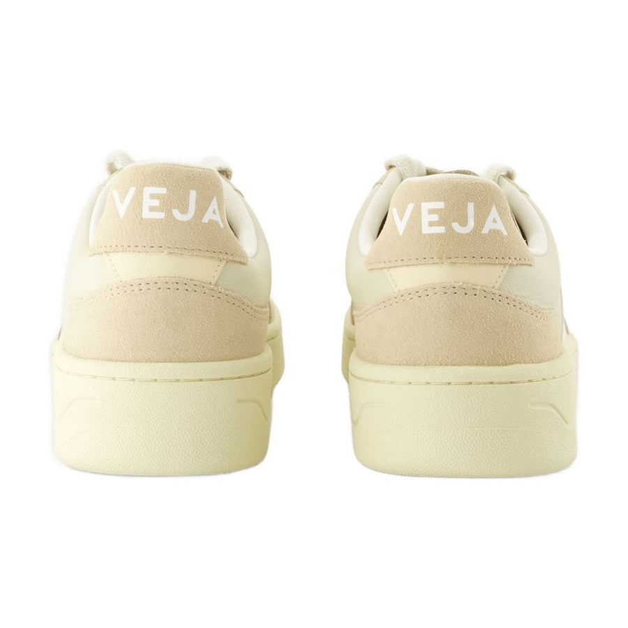 Veja Leather sneaker in beige