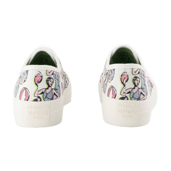 Maison Kitsune Canvas sneaker in white