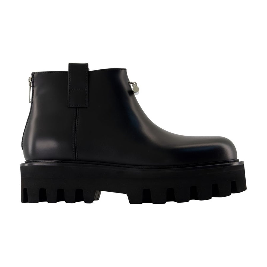 Alexander McQueen Calfskin ankle boot in black