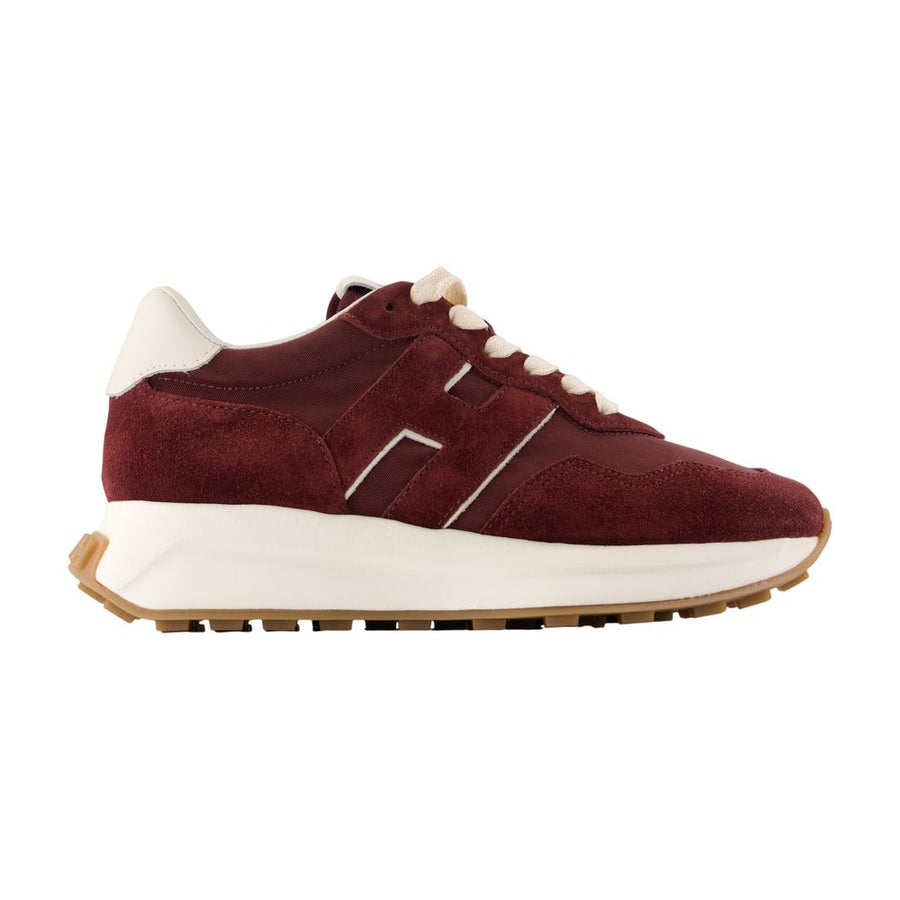 Hogan Calfskin suede sneaker in burgundy