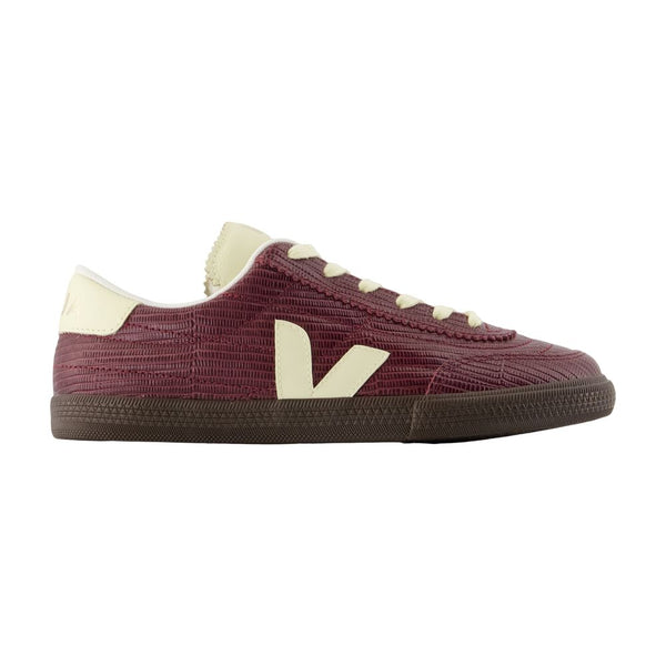 Veja Calfskin sneaker in burgundy