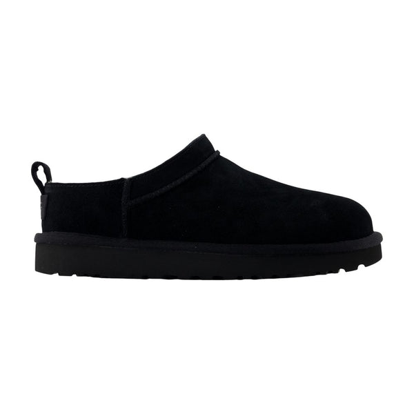 UGG Calfskin slipper in black