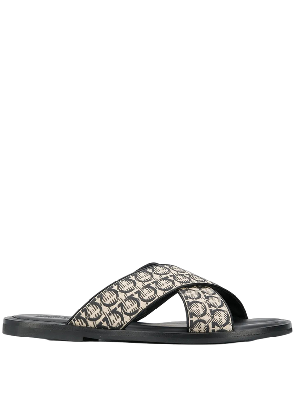 Ferragamo Leather sandal in beige