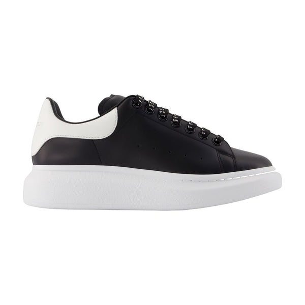 Alexander McQueen Calfskin sneaker in black