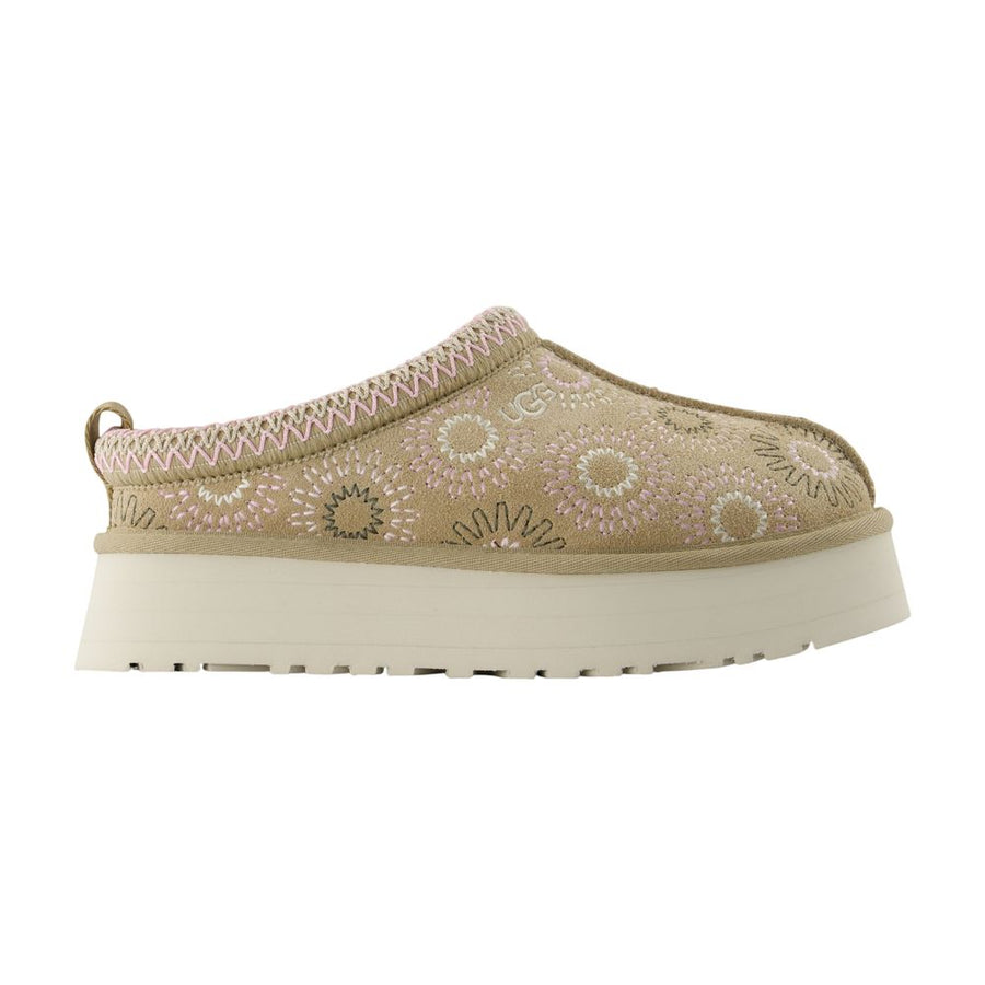 UGG Calfskin slipper in beige