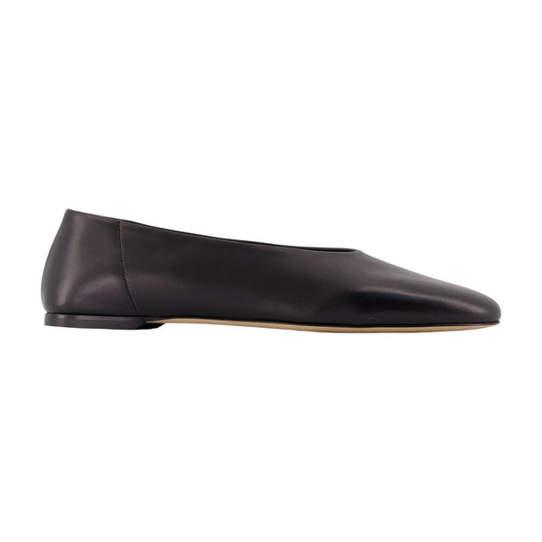 Toteme calfskin flat in black
