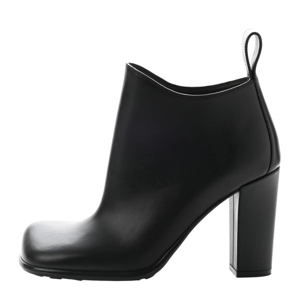 Bottega Veneta Black calfskin ankle boot in black