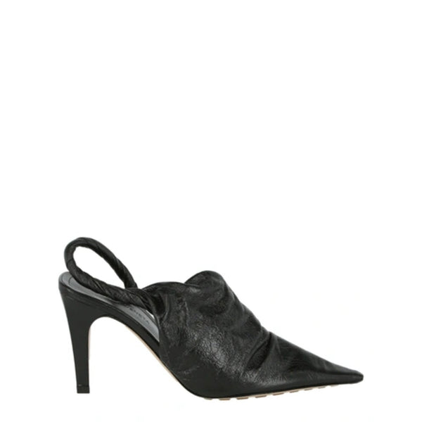 Bottega Veneta Leather pump in black