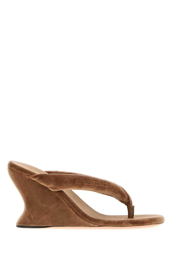 Camel Velvet Thong Wedge Hazelnut Sandali