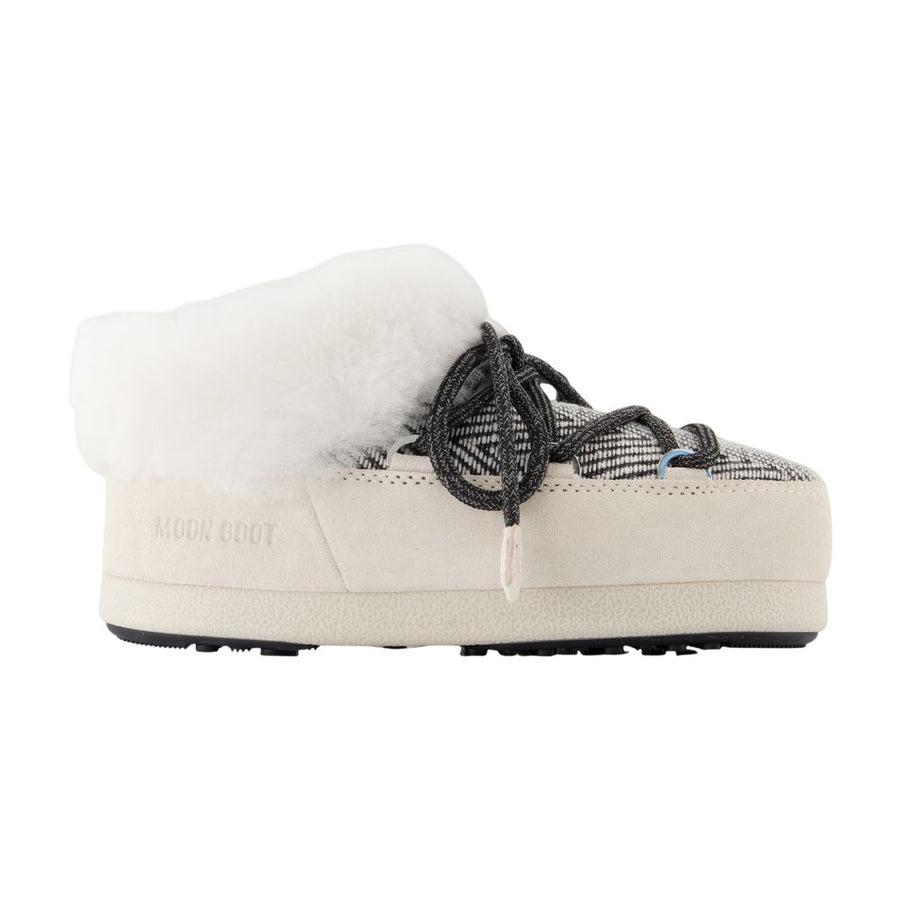 Moon Boot Lambskin slipper in white