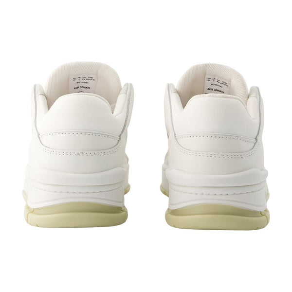 Axel Arigato Calfskin sneaker in white