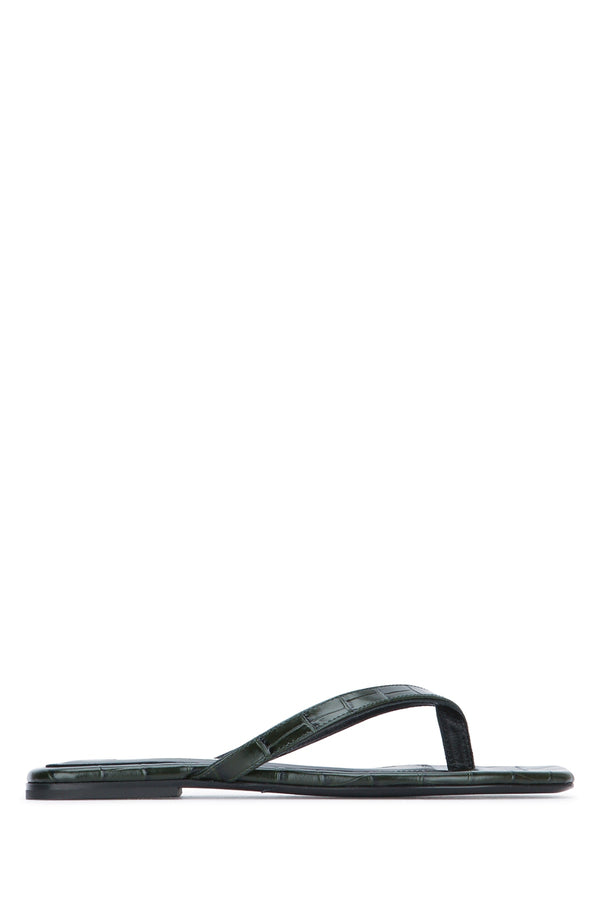 Toteme Flip 100% cow leather flip flops in green