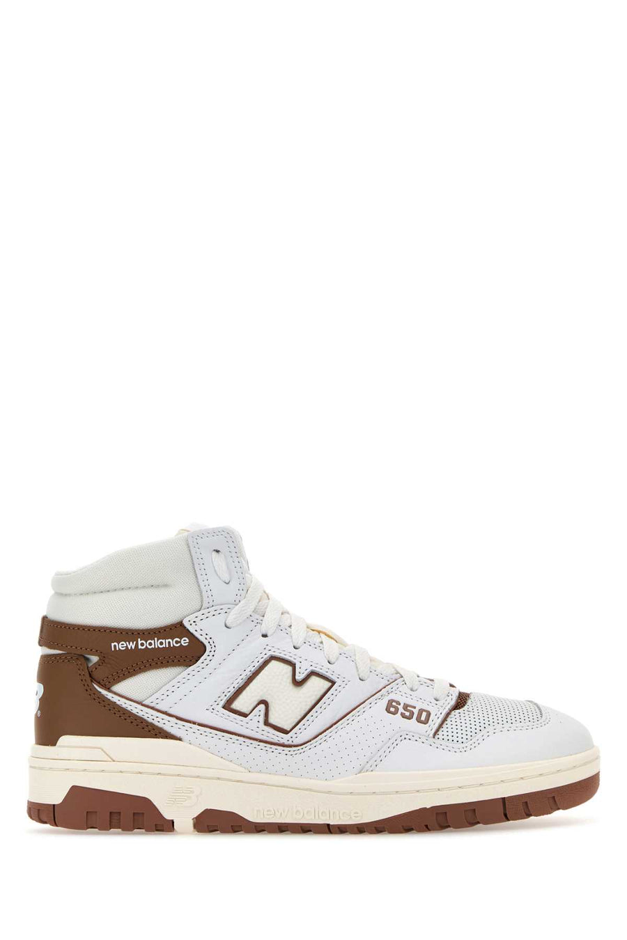 New Balance Exterior: 100% Leather; Interior: 100% Fabric; Sole: Rubber sneaker in white