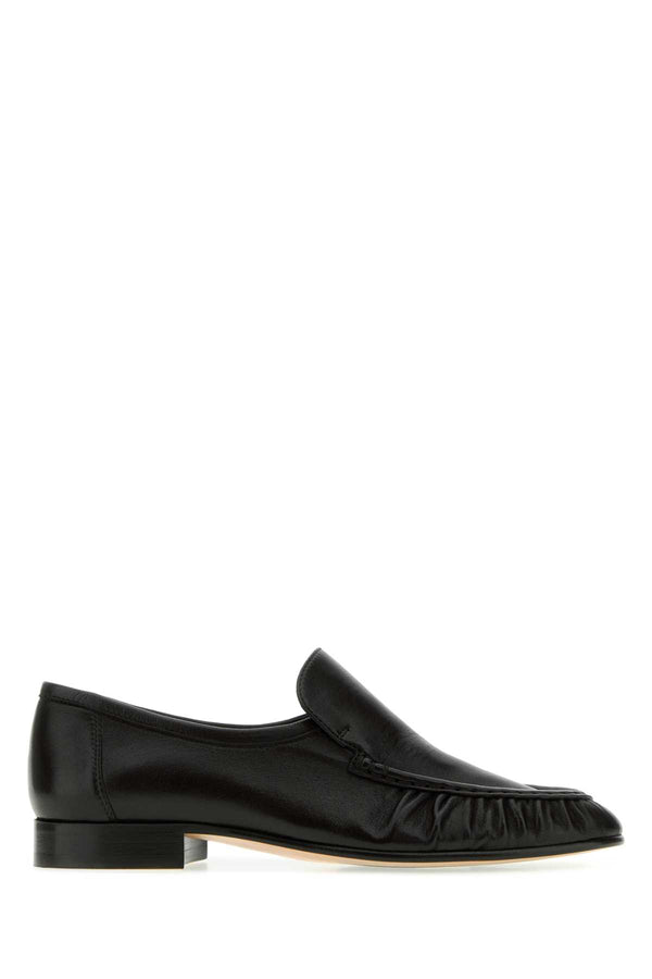 The Row Mocassin Exterior: 100% Lamb Interior: 100% Leather Sole: Leather loafer in black