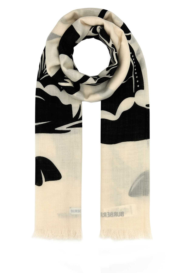 Burberry Scarf 100% Wool scarf in beige