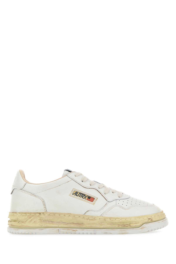 Autry Vint Exterior: 100% Leather sneaker in white