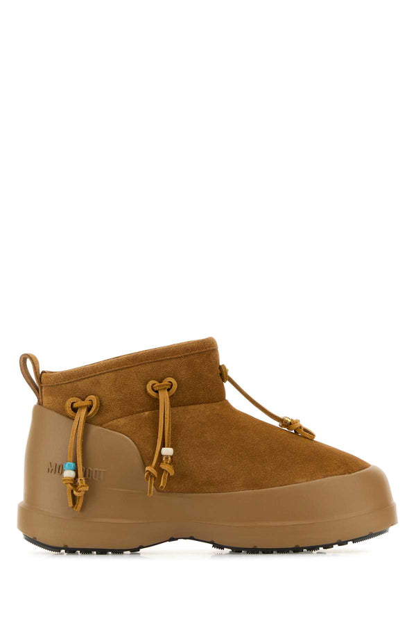 Moon Boot Luna Exterior: 100% Suede; Interior: 100% Fabric; Sole: Rubber boot in caramel