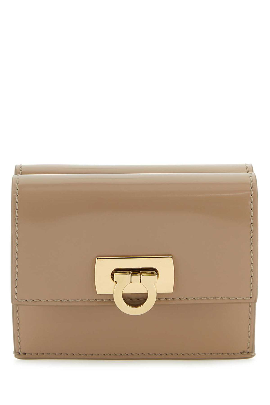 Ferragamo Exterior: 100% Calf; Finishing: Golden metal wallet in beige