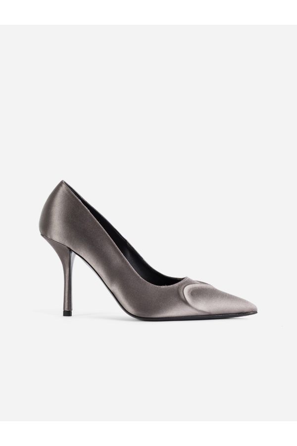 Maison AlaïA Satin pump in gray