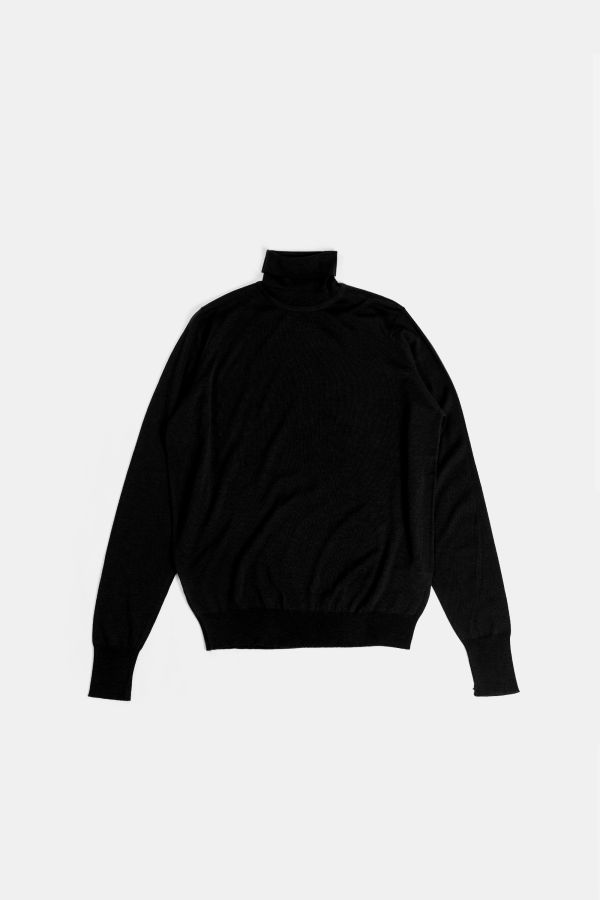 Smedley Extra-fine merino wool turtleneck sweater in black