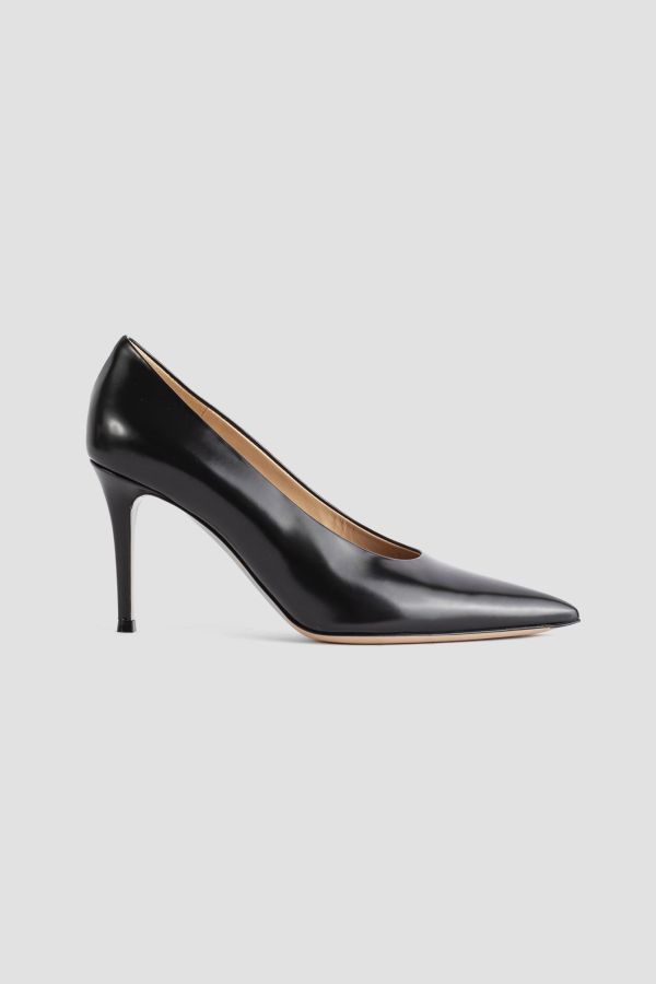 Gianvito Rossi Smooth leather pump in black