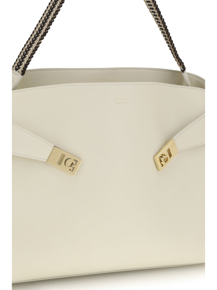 Soft Shoulder Bag Hug Mascarpone Calf Leather