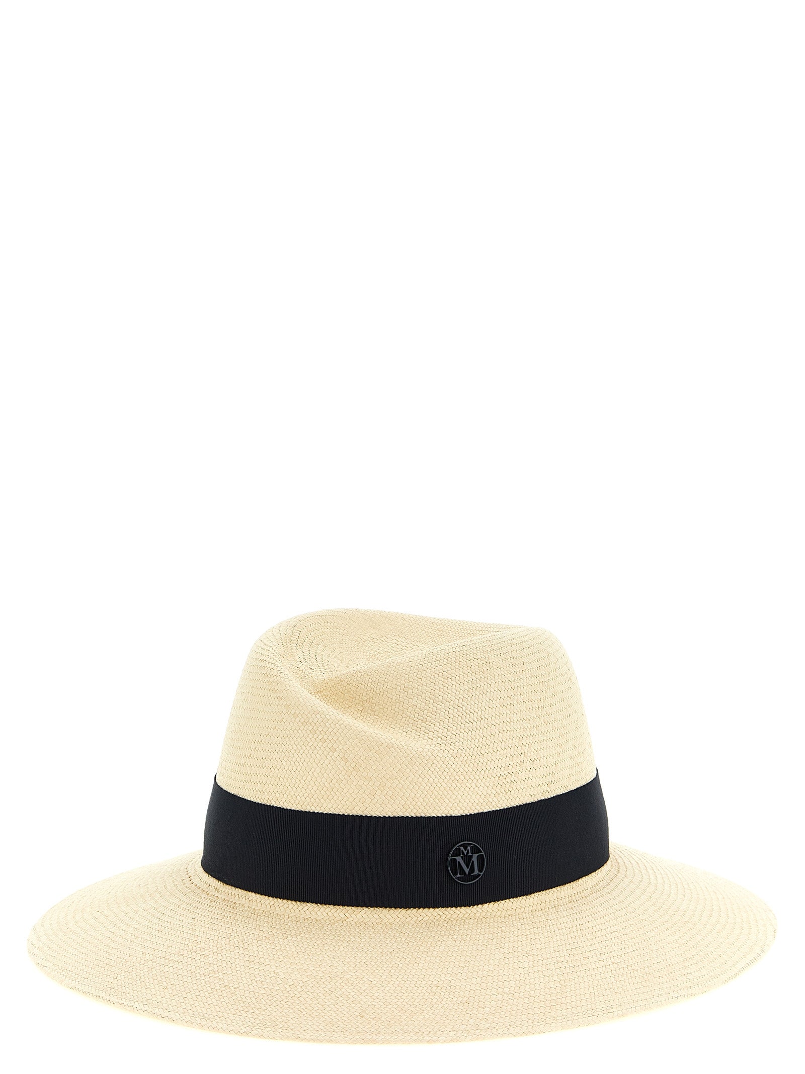 Virginie hat Blue Straw