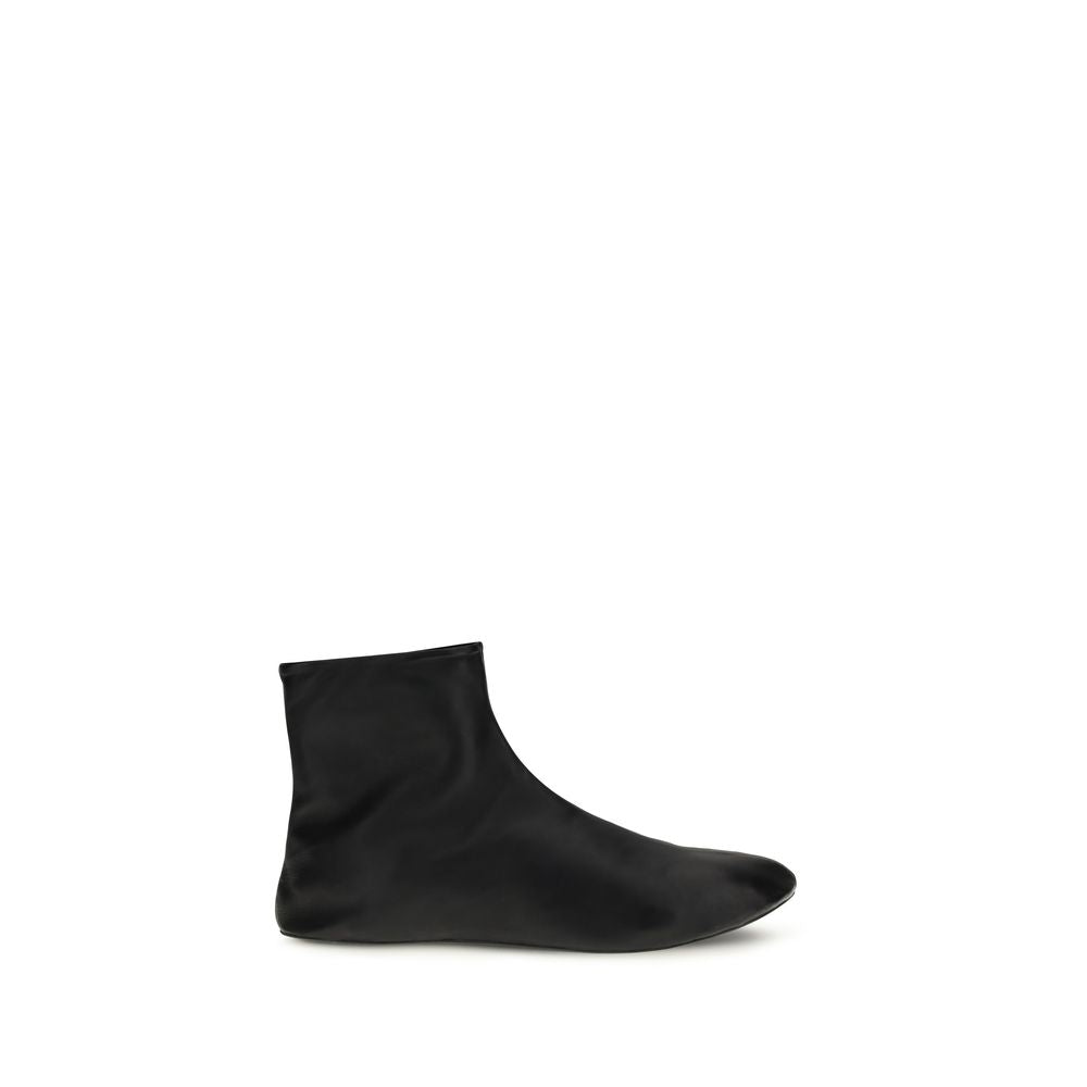 The Row Upper: 100% Lamb leather; Sole: 100% Rubber; Lining: Shearling ankle boot in black