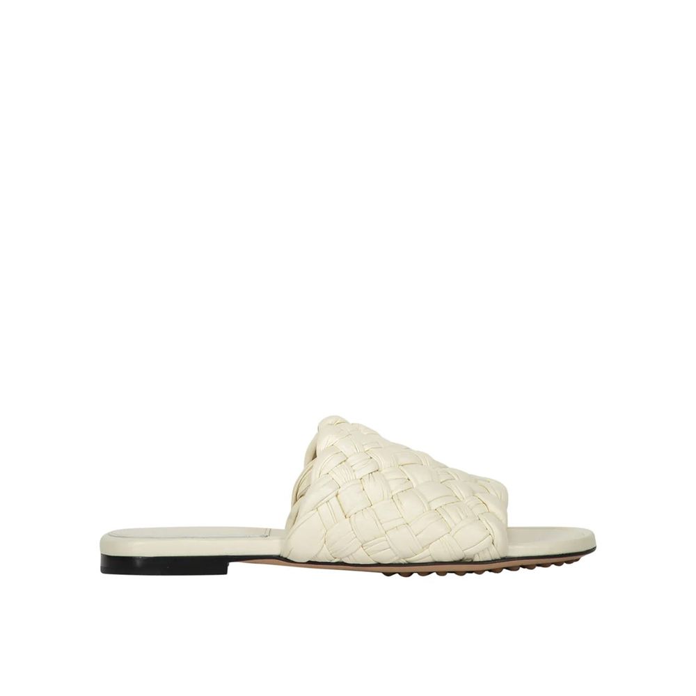 Bottega Veneta 100% Lamb Leather upper; 100% Leather inner; 100% Leather insole; 100% Rubber sole mule in white
