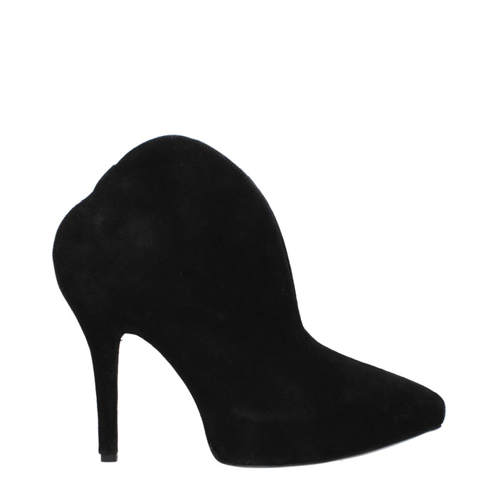 AlaïA Suede ankle boot in black