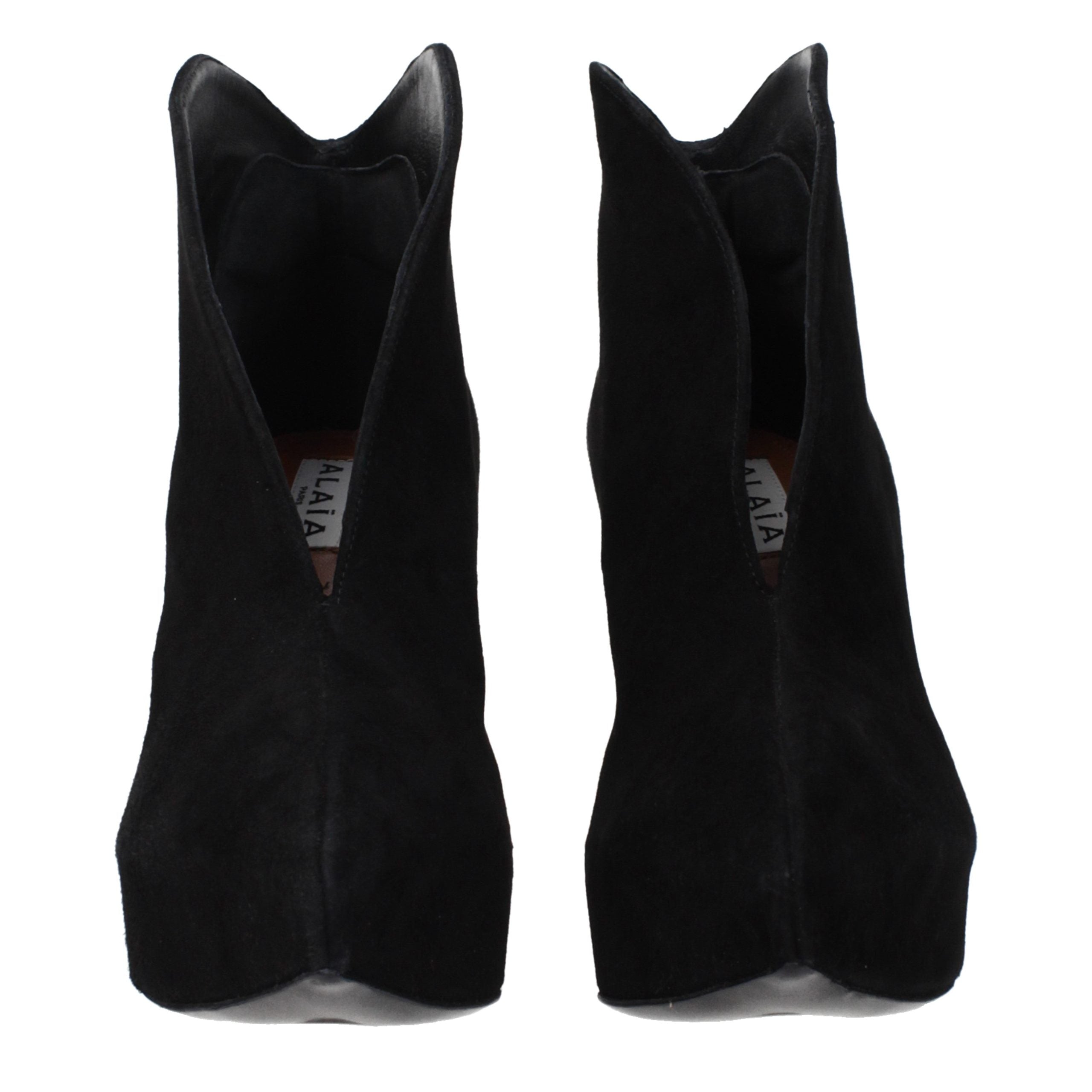 AlaïA Suede ankle boot in black — view 3
