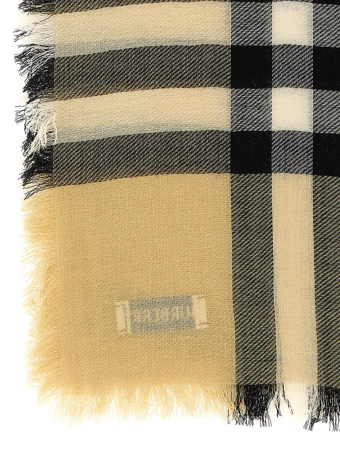 Burberry 100% Wool scarf in beige — view 2