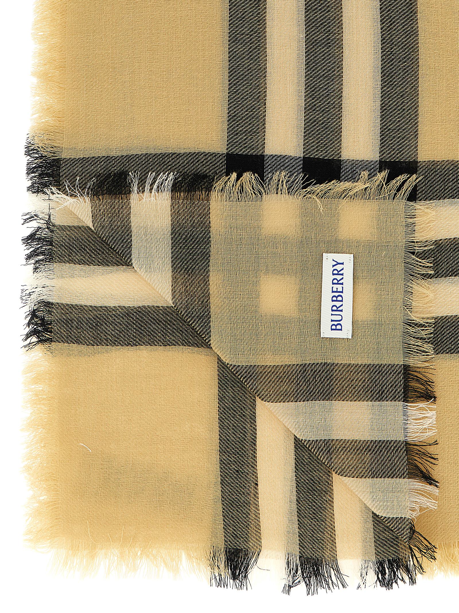 Burberry 100% Wool scarf in beige — view 3