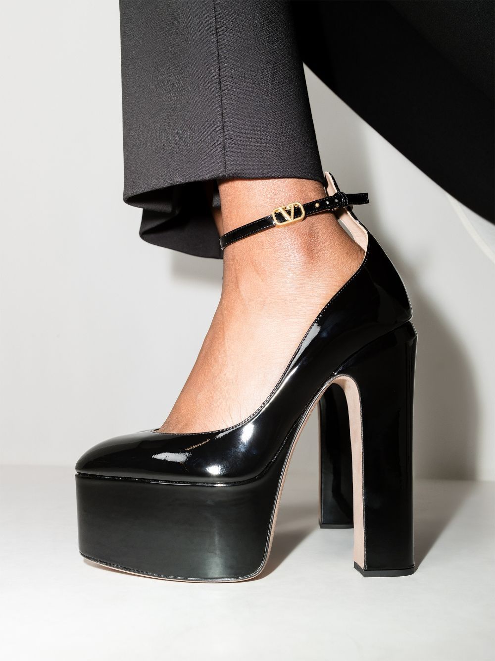 Valentino Garavani With Heel Black