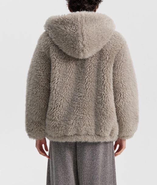 Eleh Coats Poli