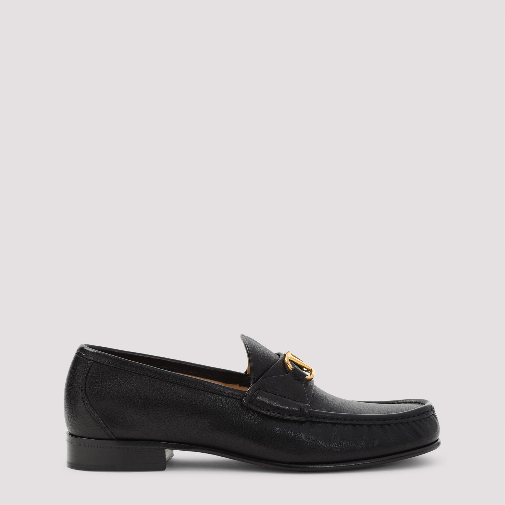 Signature V-logo Loafer Black Leather Shoe