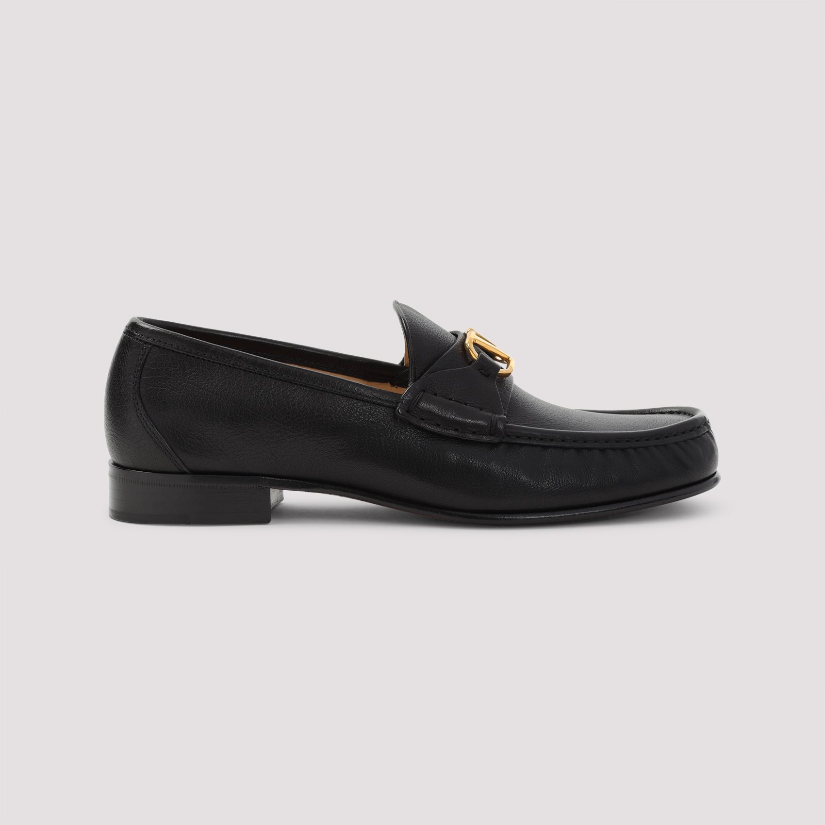 Signature V-logo Loafer Black Leather Shoe