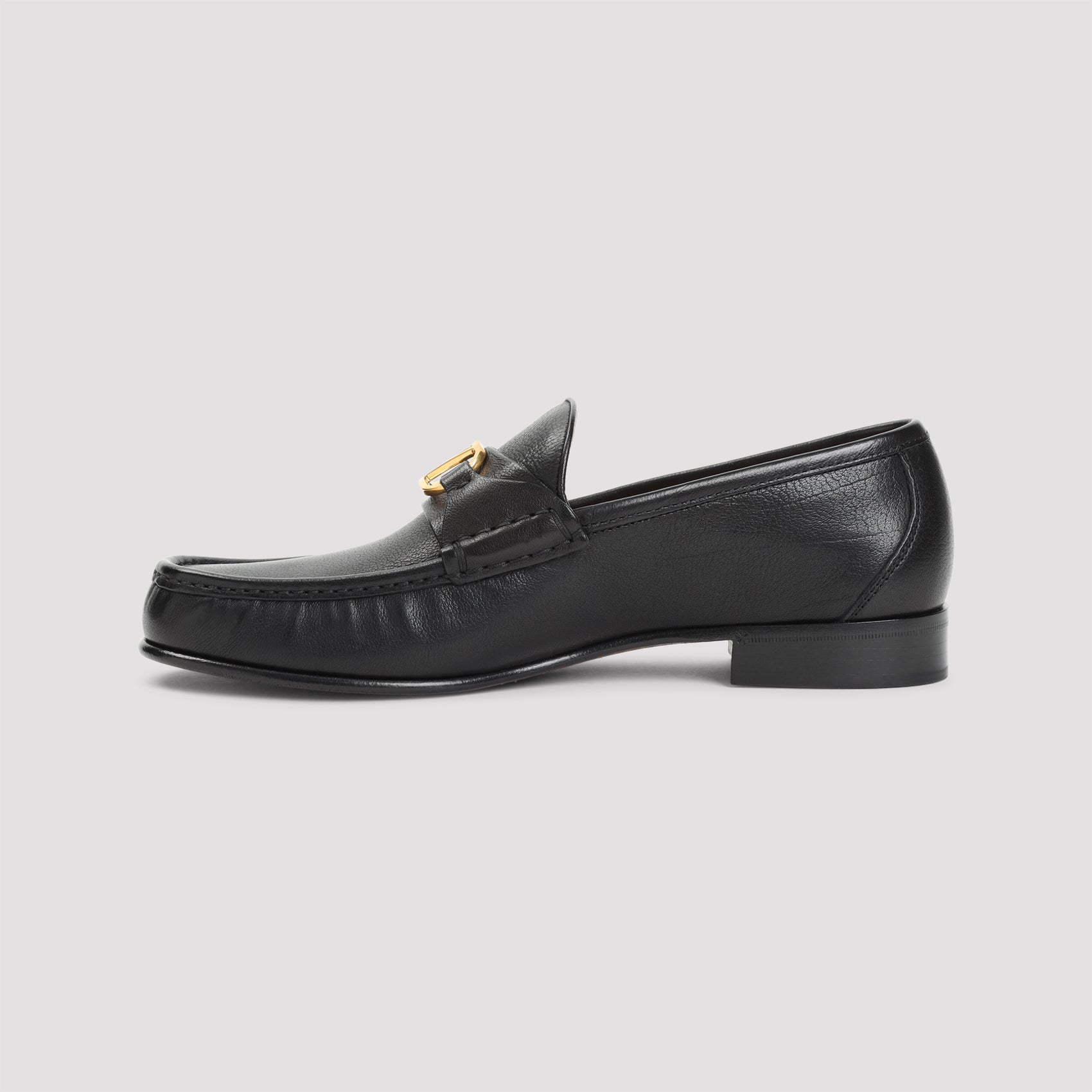 Signature V-logo Loafer Black Leather Shoe