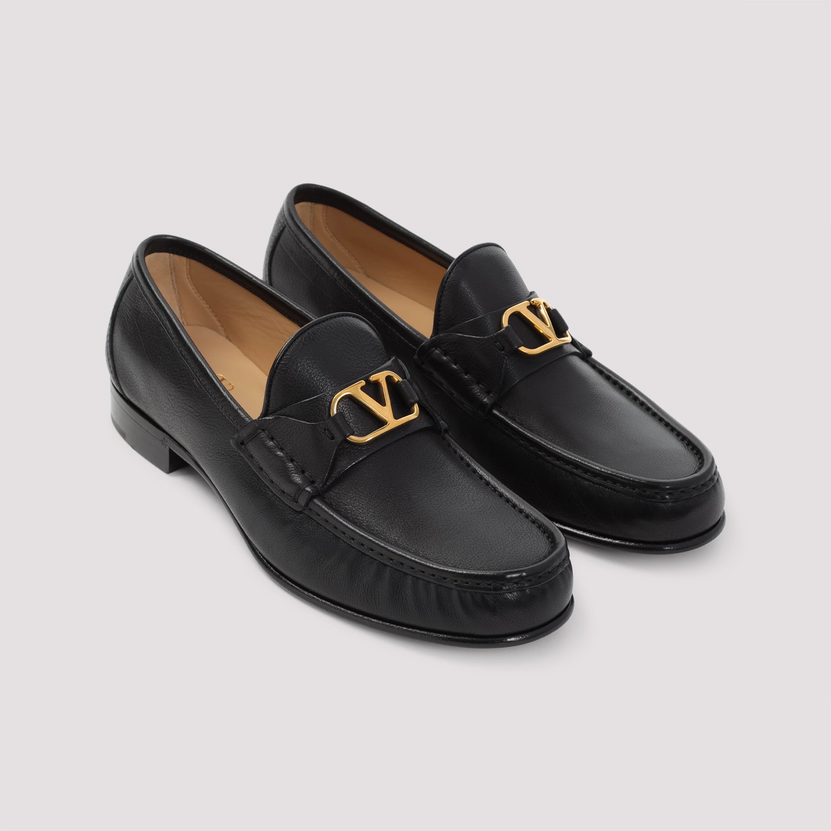Signature V-logo Loafer Black Leather Shoe
