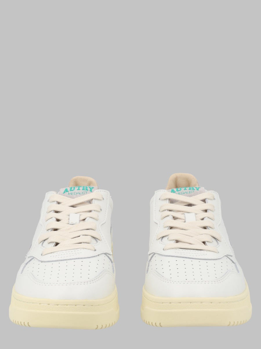 Sneakers Medalist Low White Leather Cow Trainers