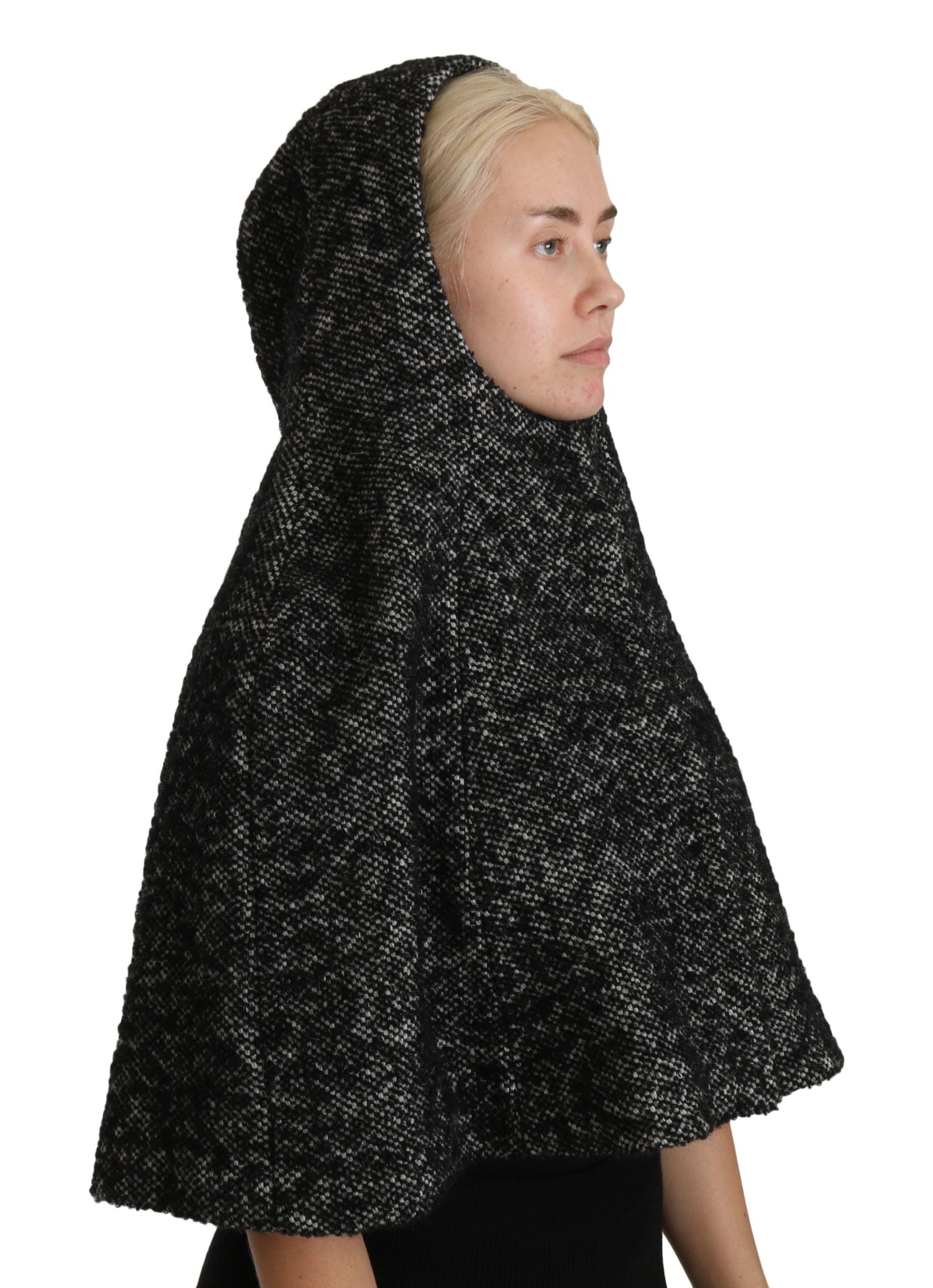 Dolce & Gabbana 72% Wool shawl in gray