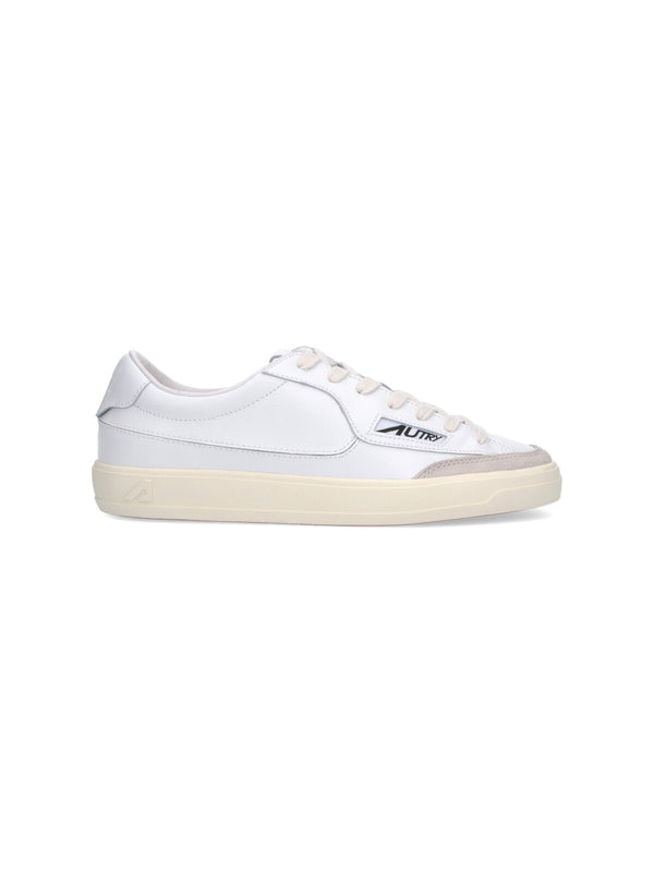 Autry 100% leather sneaker in white
