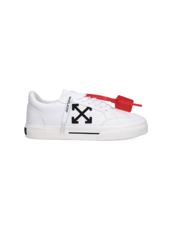 Off-White Upper: 95% Cotton sneaker in white