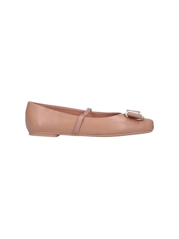 Ferragamo Leather flat in beige