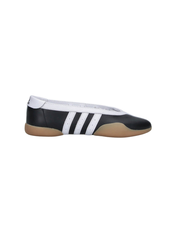 Adidas Material 1: 100% Leather sneaker in black