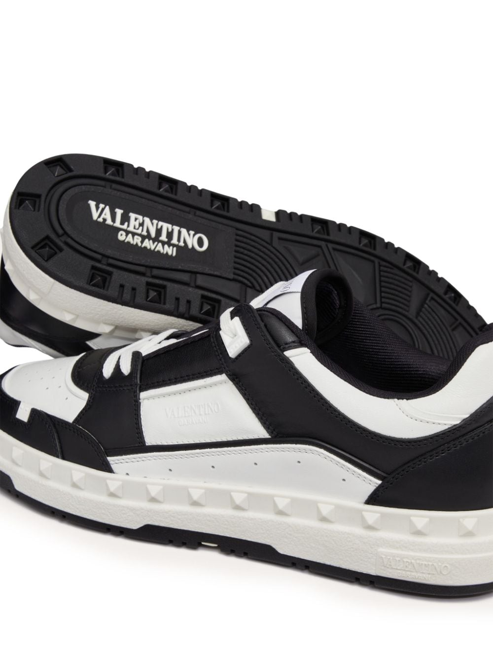 Valentino Garavani Sneakers Black Bos Taurus