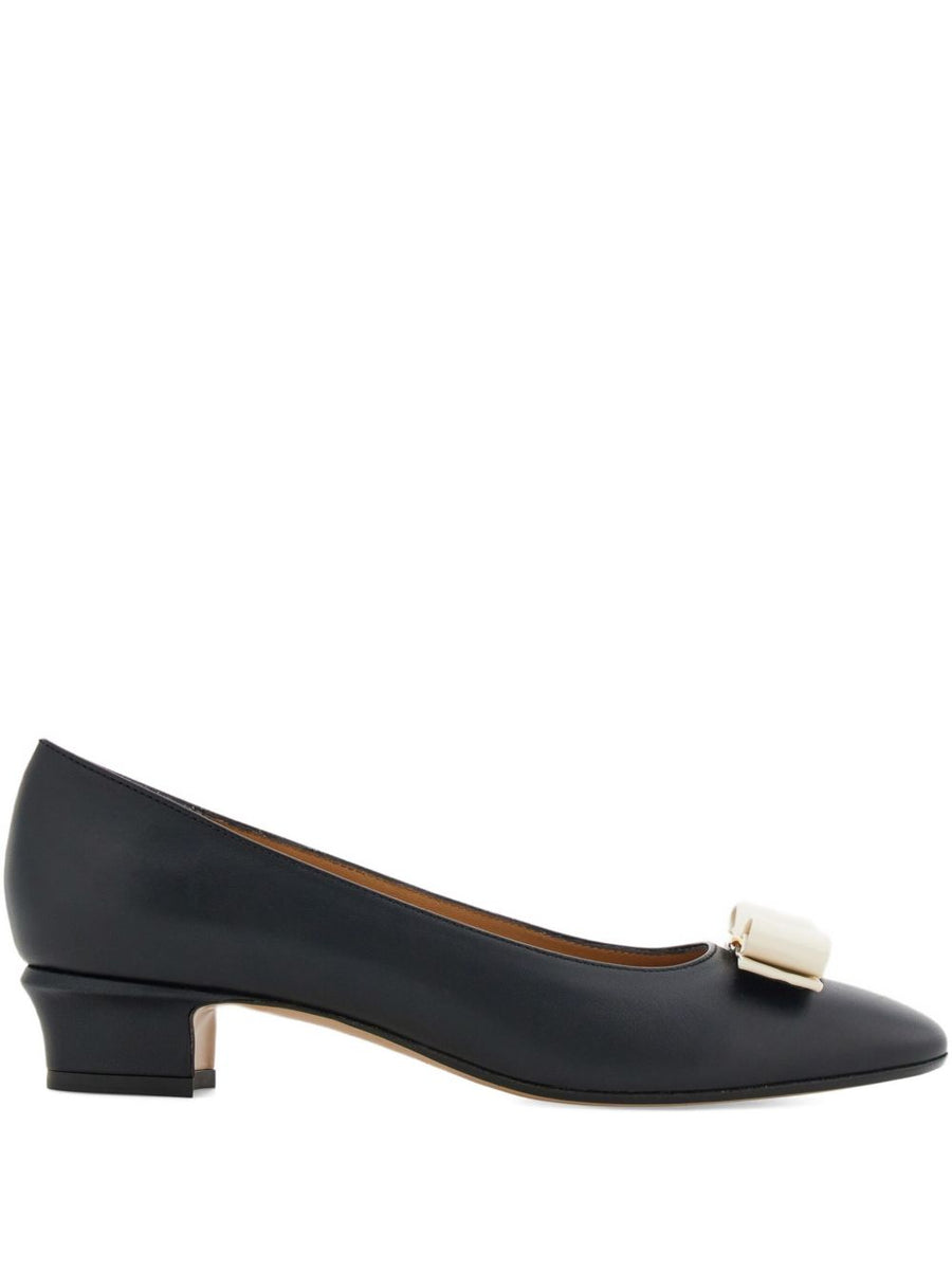 Ferragamo Vara كعب — أسود