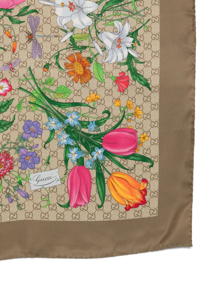 Gucci Scarfs Beige