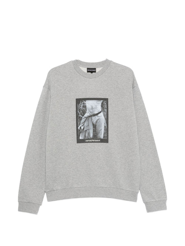 سويت شيرت Emporio Armani بطبعة فوتوغرافية — رمادي